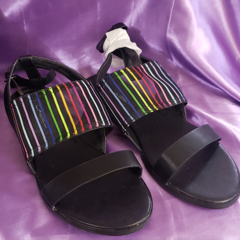 SHOES - Picture 4 of 6